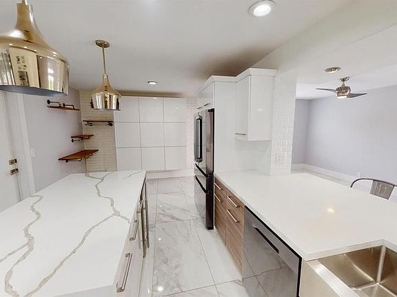 2nd image of 567 S Crescent Dr