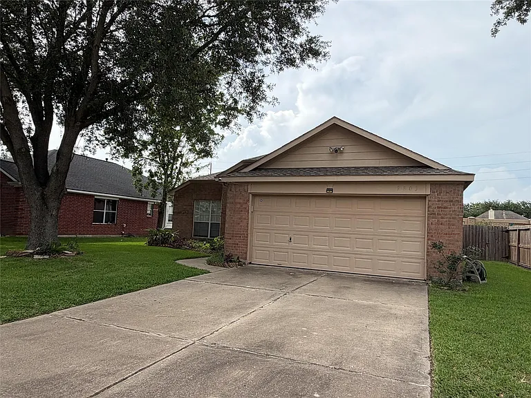 9803 Hallmark Ln — Photo 2