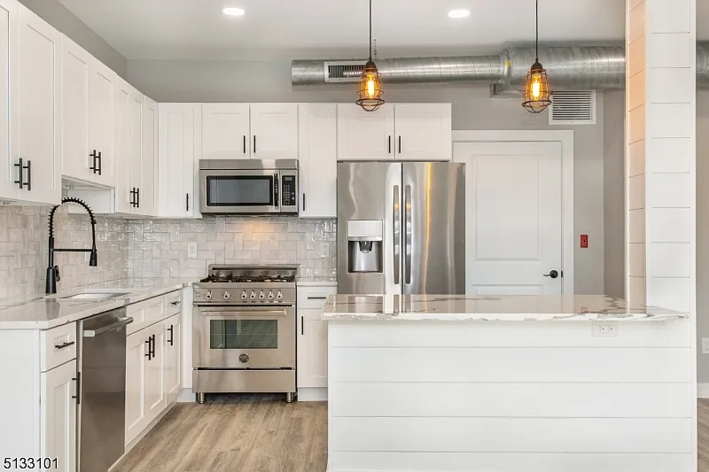 2 bed, 1.0 bath, $2,450 — Photo 1