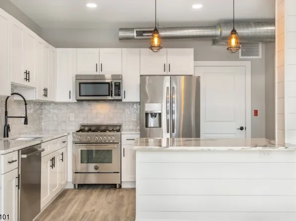 31 Berkshire Valley Rd, Kenvil, NJ 07847
