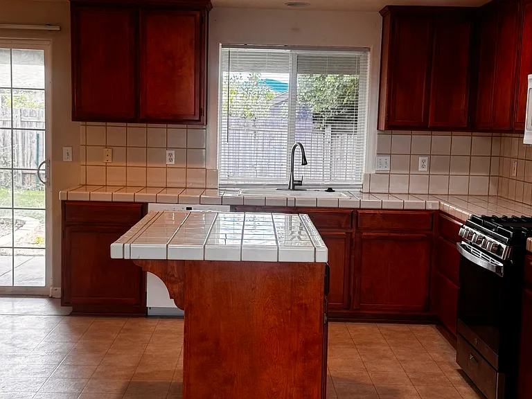 2462 Saint James Way — Photo 9