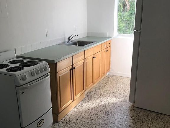 3rd image of 660 NE 88th Ter APT 5