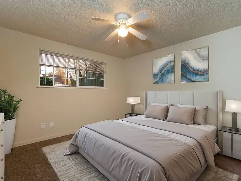 Relax in this cozy bedroom featuring stylish decor and a comforting atmosphere. Relax in this cozy bedroom featuring stylish decor and a comforting atmosphere.