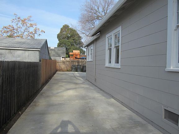 3rd image of 610 Oakland Ave