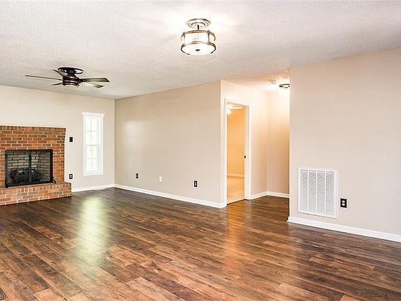 5th image of 801 Baker Ct
