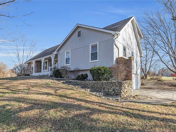 5th image of 801 Oakridge Dr