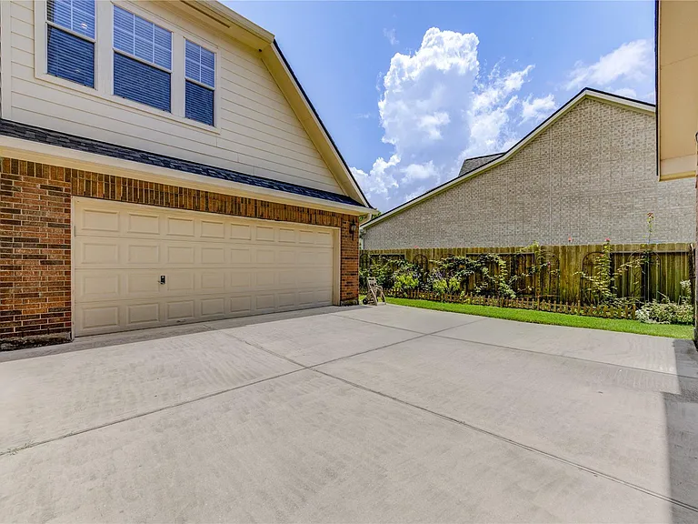 3819 Rivermoss Ln — Photo 38