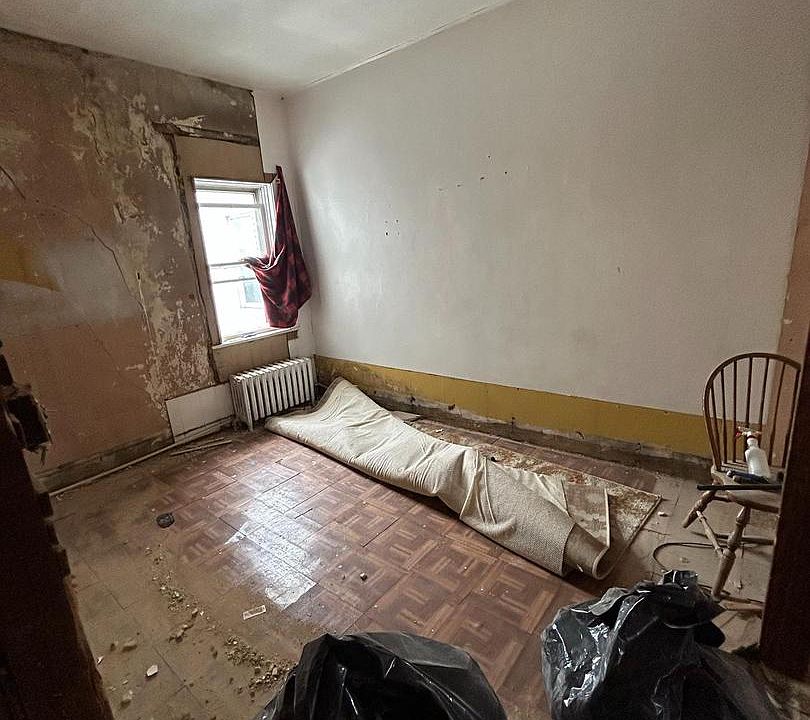 2nd image of 226 S 12th St