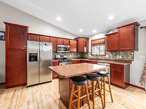 3rd image of 105 Dakota Cir