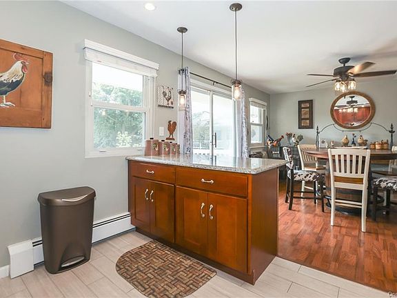 3rd image of 9 Somerset Dr APT 11G