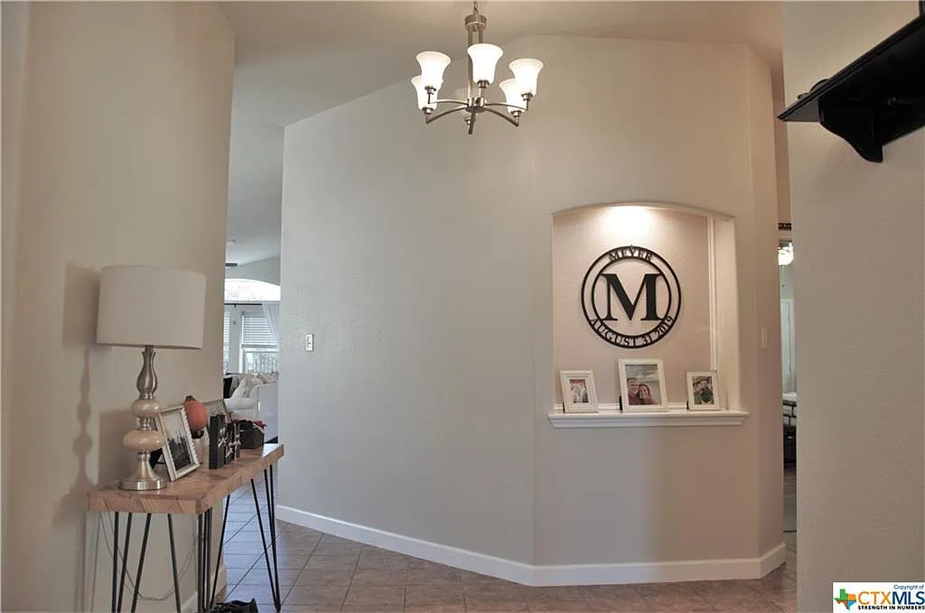 4 bed, 1965 sqft, $2,095 — Photo 4