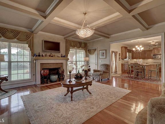 4th image of 8121 Powhattan Ct