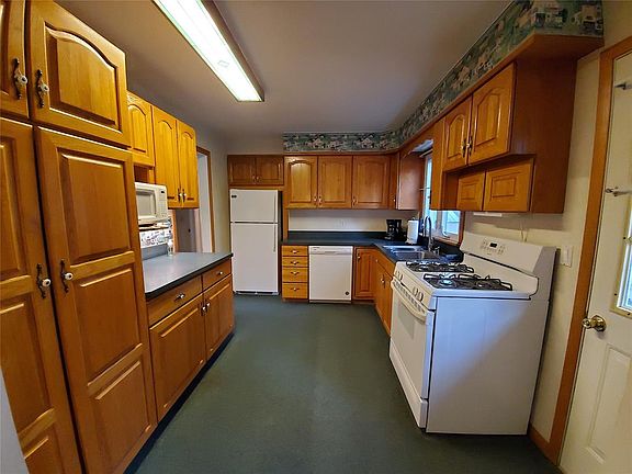 5th image of 130 Wisconsin Dr