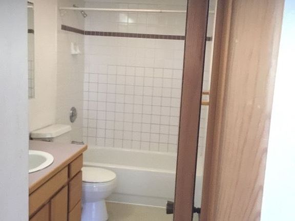 5th image of 604 2nd St APT 5