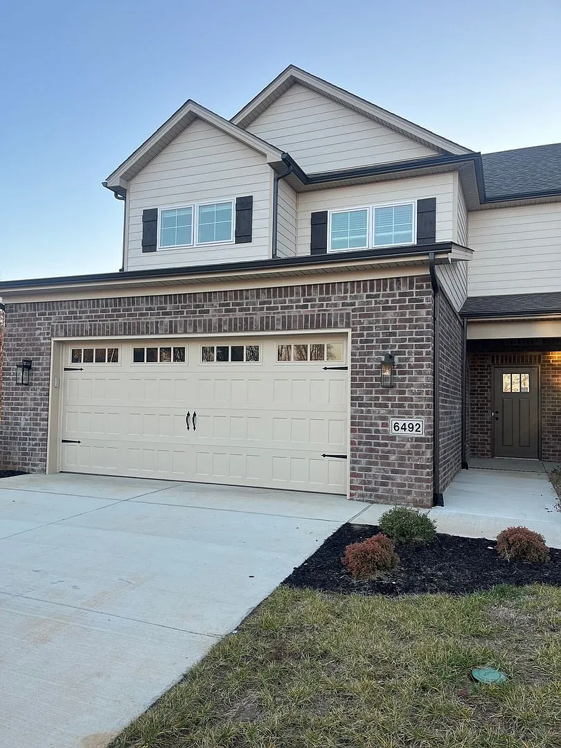 Modern Townhome with 2 Car Garage in Rich Pond/ South Warren School District — Photo 1