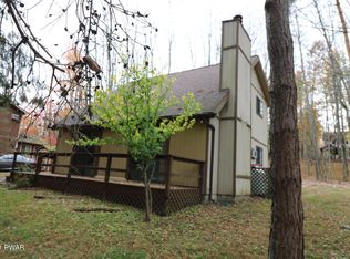 40 Woodcrest Ln, Lake Ariel, PA 18436