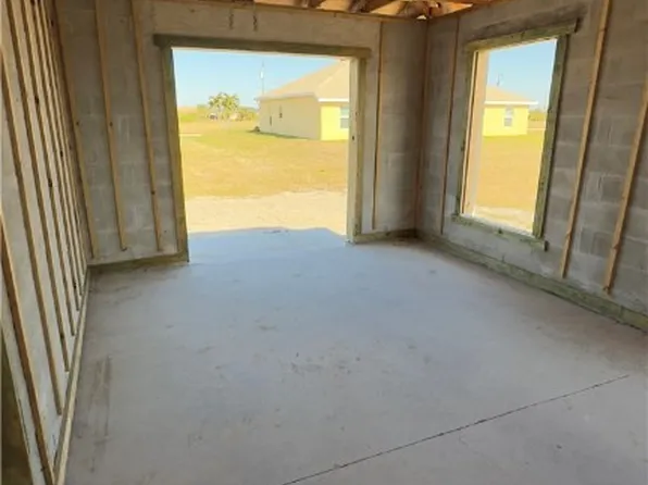 3927 NW 41st Ave, Cape Coral, FL 33993