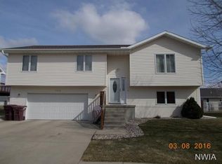 1512 Chokecherry Ln, South Sioux City, NE 68776