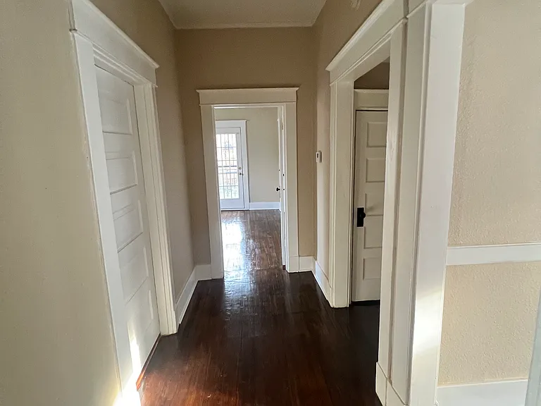 1994 Manila Ave — Photo 29