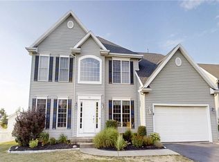 10 Muirfield Ln, Lancaster, NY 14086