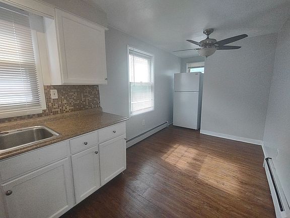 4th image of 15005 Lawndale Ave