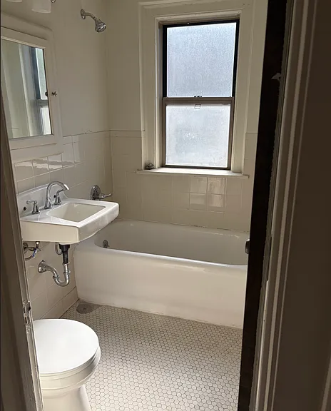 1709 Shields Ave #2 — Photo 4