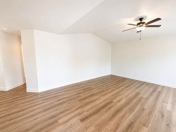 2nd image of 877 W Mcintire Avenue