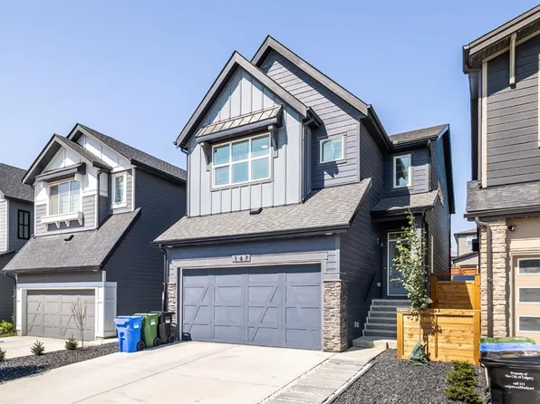 147 N Royston Rise NW, Calgary, AB T3L 0J2