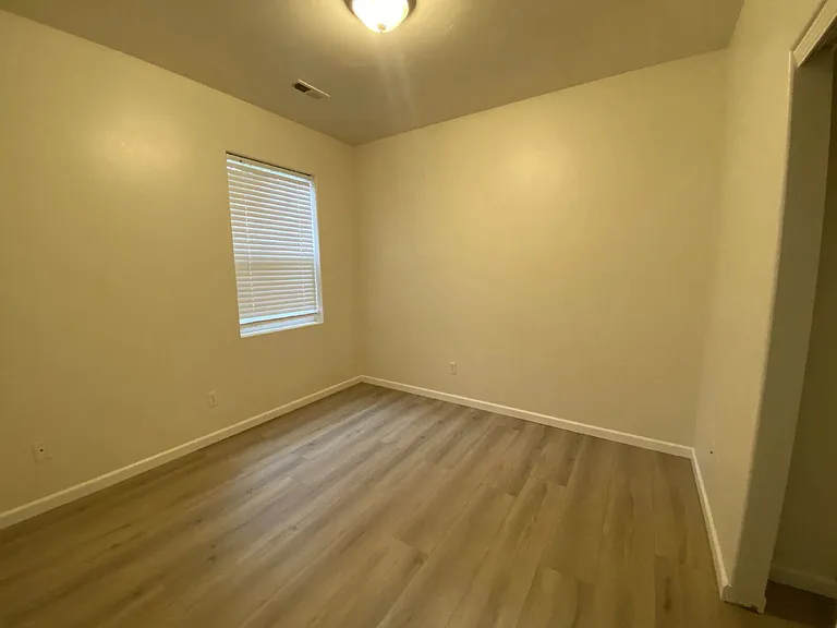 660 Callahan Dr — Photo 16