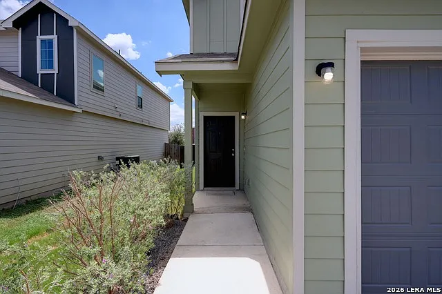 4 bed, 2.5 bath, 1644 sqft, $1,700 — Photo 4