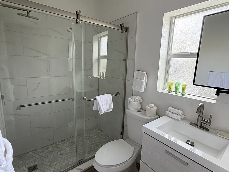 1305 NE 16th Ter #3 — Photo 6