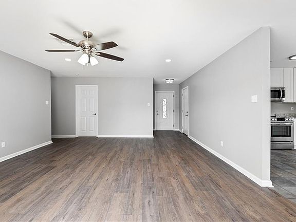 4th image of 241 W Oakland Dr