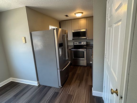4th image of 501 Colorado St Unit 7
