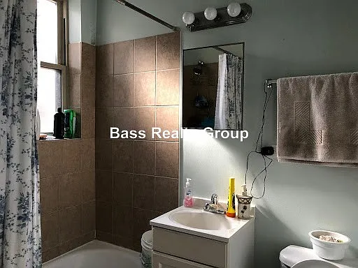 1331 W Greenleaf Ave #202 — Photo 11