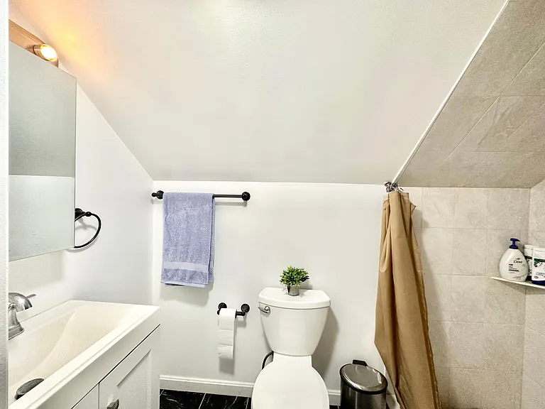 717 Belmont St — Photo 18