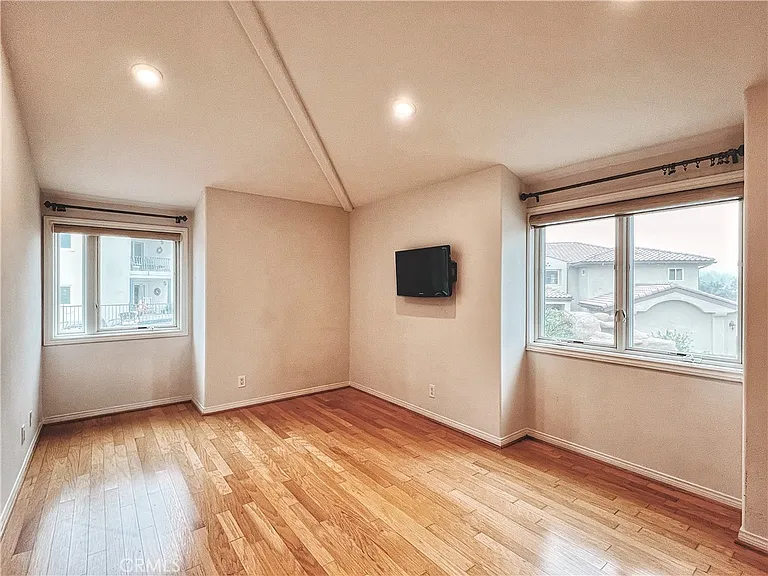 289 S Owens Dr — Photo 15