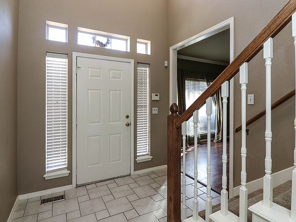 3rd image of 524 N Sweet Gum Ave