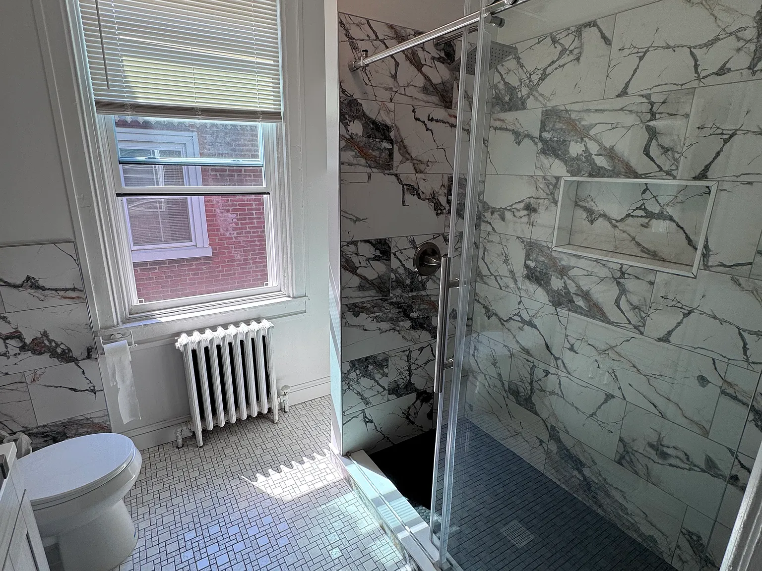 5 bed, 2850 sqft, $4,400 — Photo 1