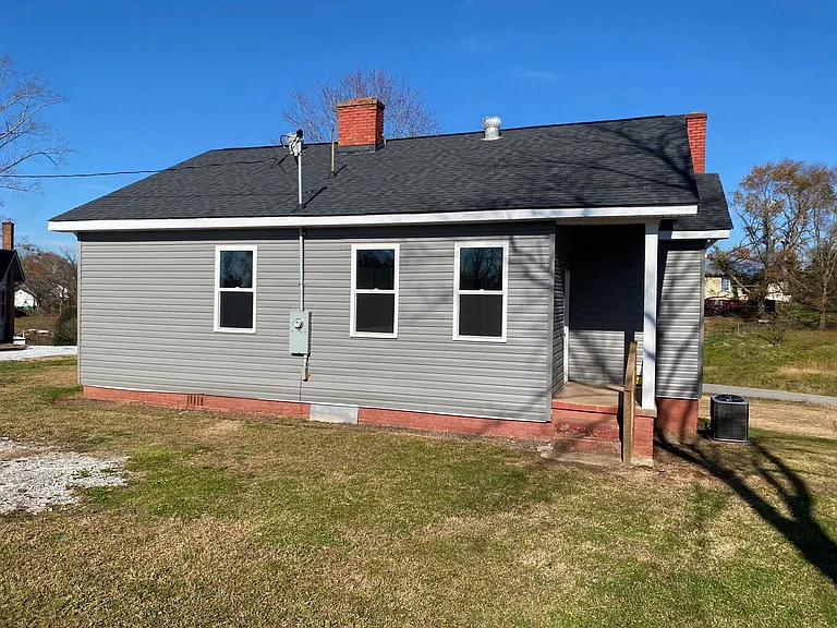 18 Sirrine St — Photo 34