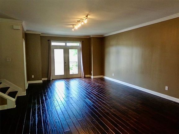 5th image of 2729 Hallwood Ln