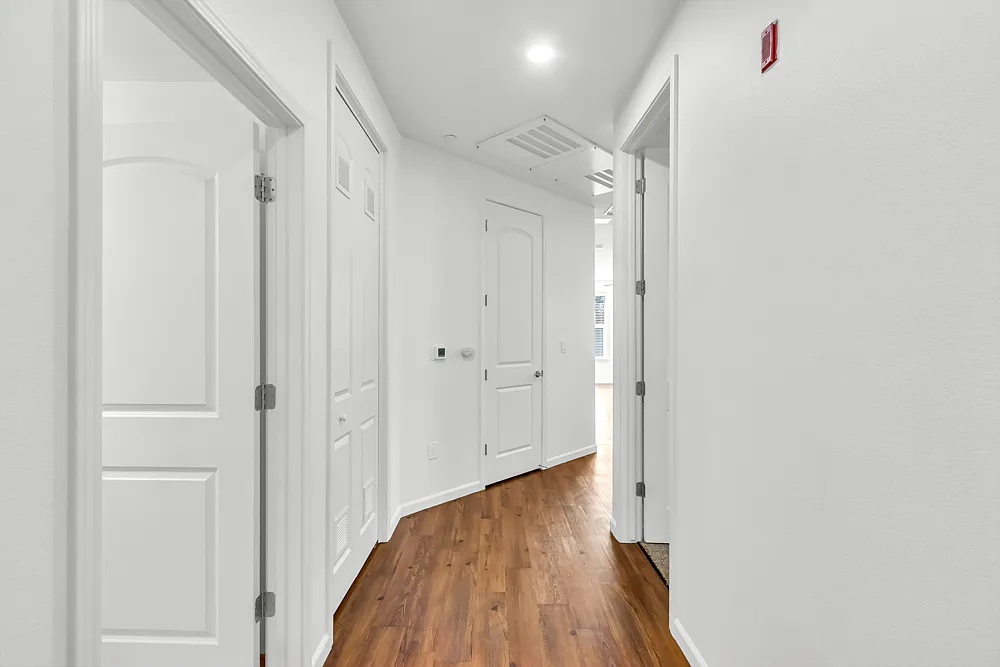 Building Photo - 2504 Memory Ln #304