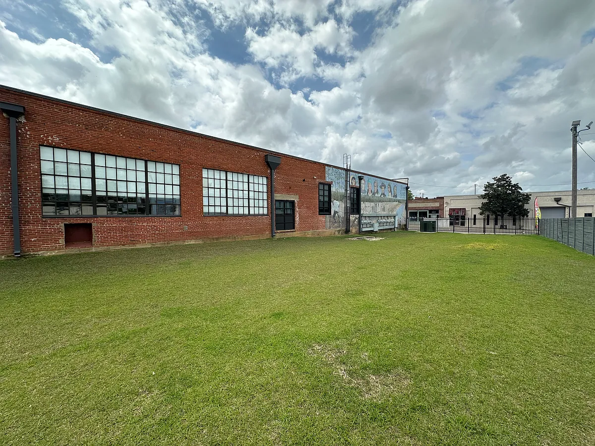 Building Photo - 193 S Saint Andrews St #21