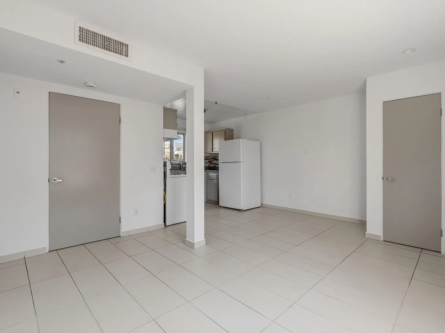 1 bed, 725 sqft, $1,776 — Photo 4