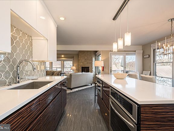 3rd image of 106 Timberloft Cir #7