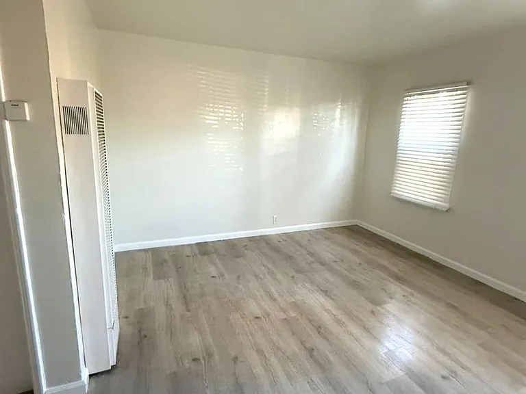 10961 S Figueroa St — Photo 6