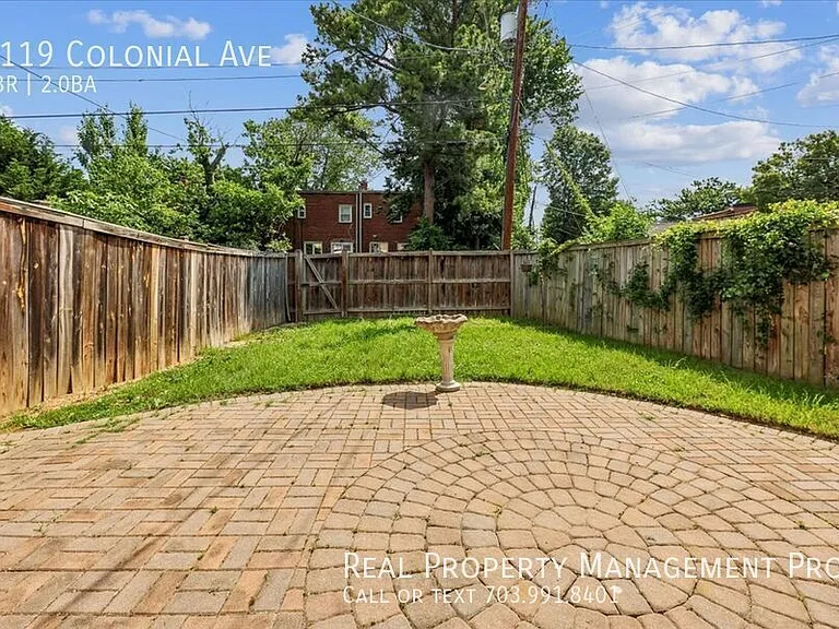 1119 Colonial Ave — Photo 4