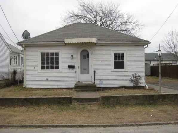 1101 Roosevelt Ave, Pawtucket, RI 02861