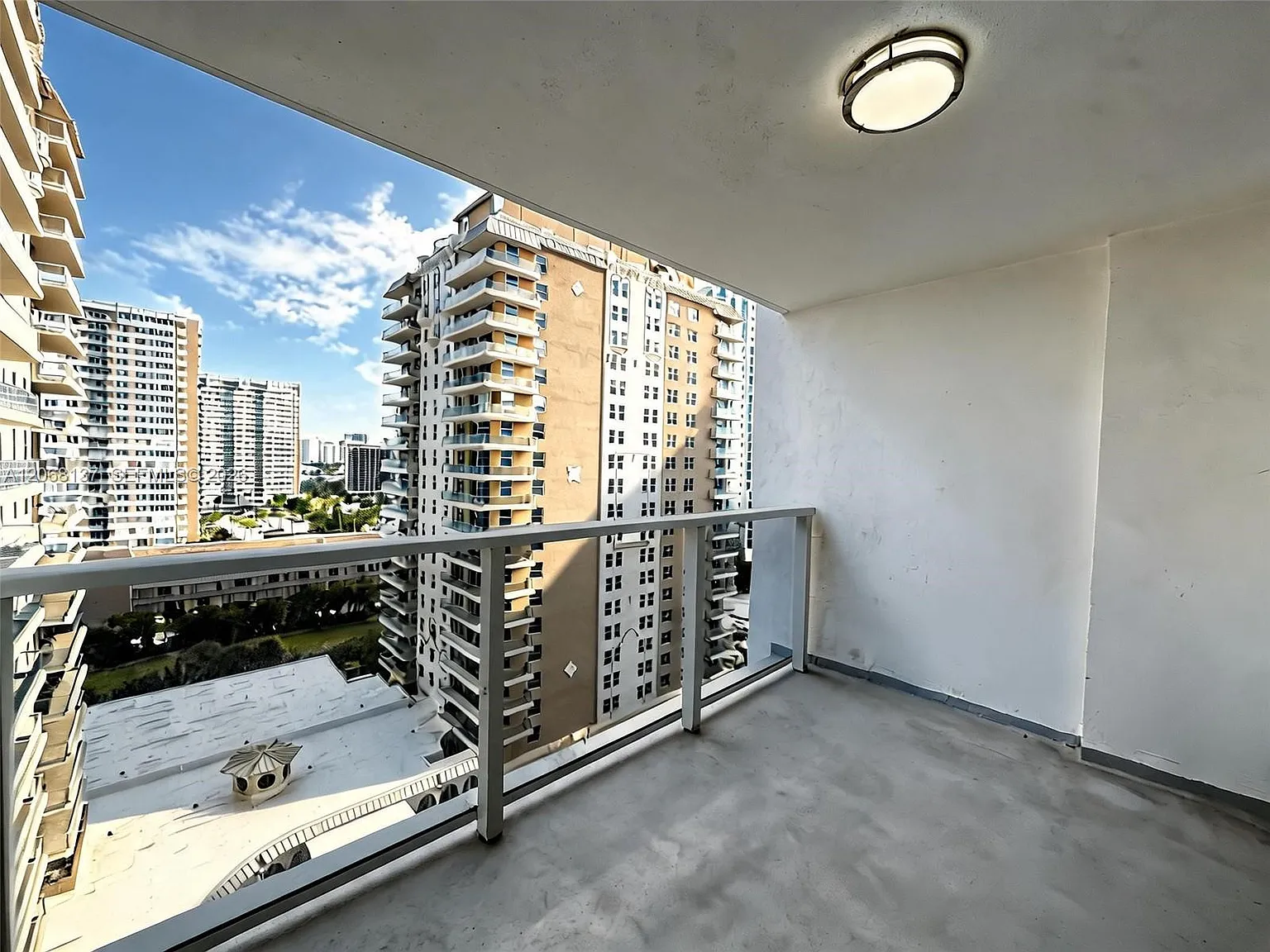 1904 S Ocean Dr — Photo 3