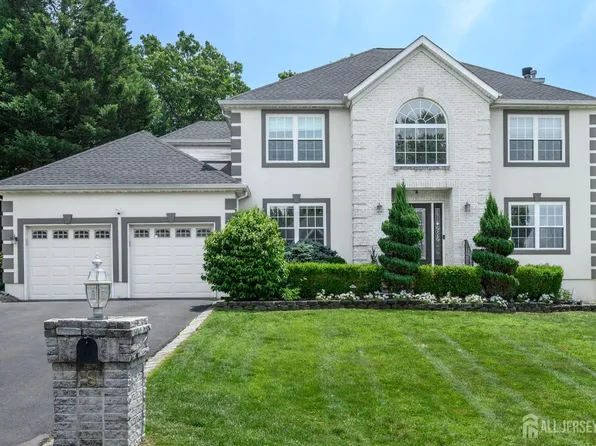 8 Cecilia Ct, Howell, NJ 07731