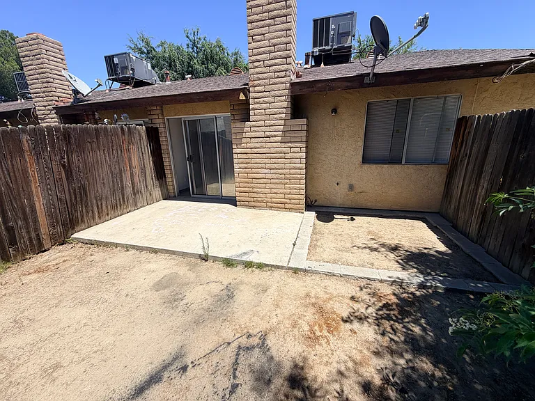 8000 N Laurelglen Blvd #B — Photo 16